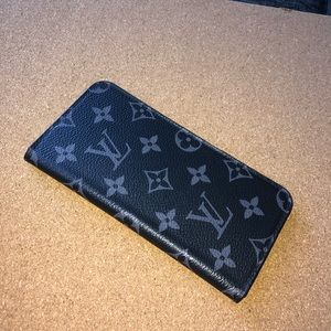 Authentic Louis Vuitton IPhone 7+/8+ Folio case LV
